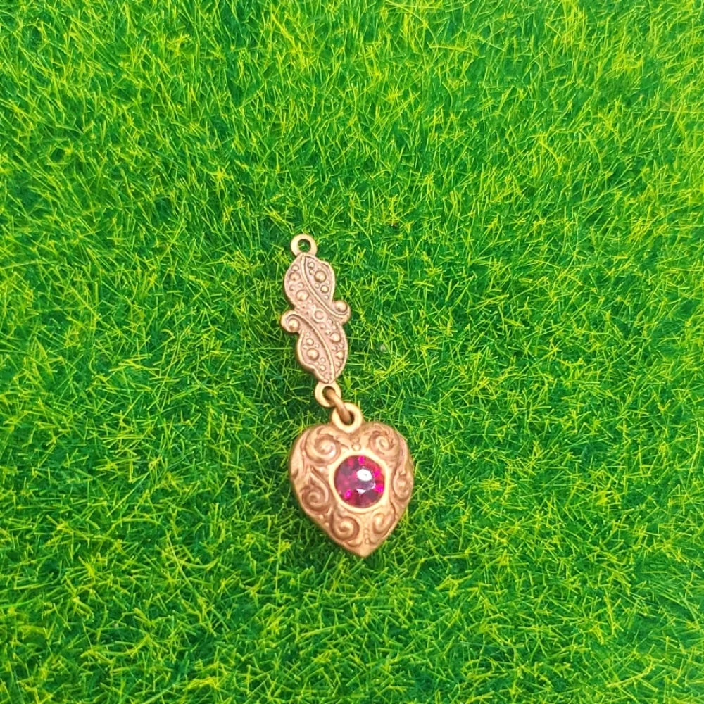 Victorian Elegant Gold Tone Heart Pendant with Red Gemstone P305